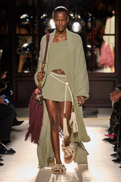 Look 11